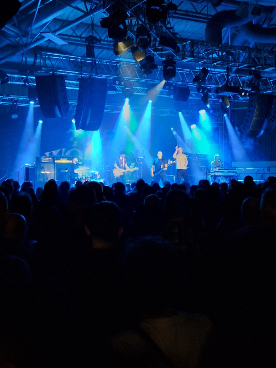 richwilkes7's tweet photo. Cpl of (crap) pics from tonight #inspiralcarpets #thewonderstuff https://t.co/NtNUg9Gj6e