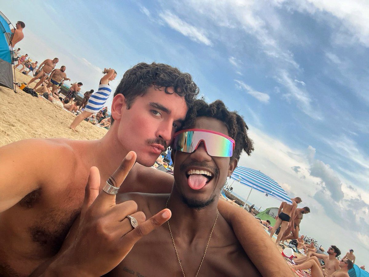 Dan21x's tweet photo. cheers to us, the love of my life <3 https://t.co/p4F19yFeRc
