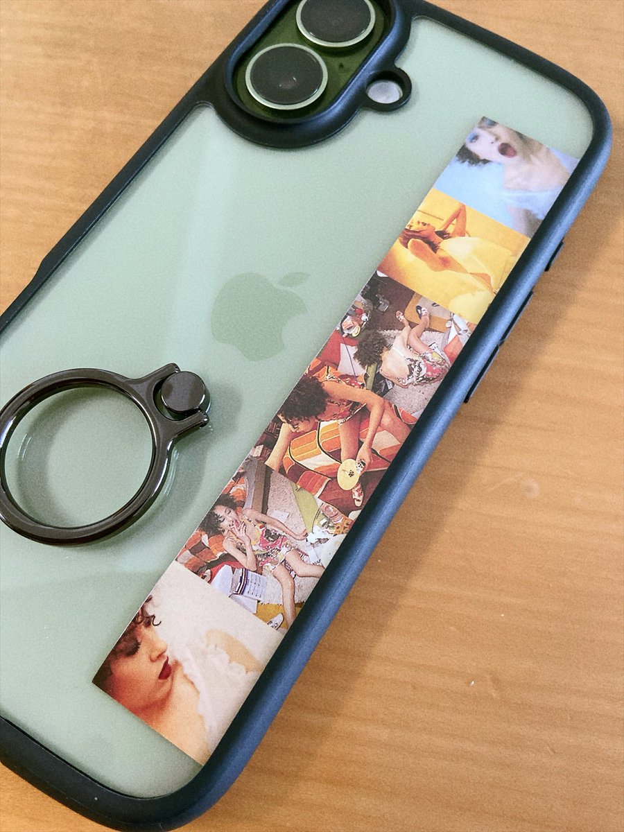 pekingesefujiko's tweet photo. スマホケースを推し活仕様にしてみた
mondodelixの推し様尖ってて大好き
（喫煙がカッコいいと思ってる世代の自分）
カメラマンと被写体のそれぞれのお子さんが芸能界で活躍してる世界線…年取ったな
#松雪泰子 https://t.co/bwep5lPwQV