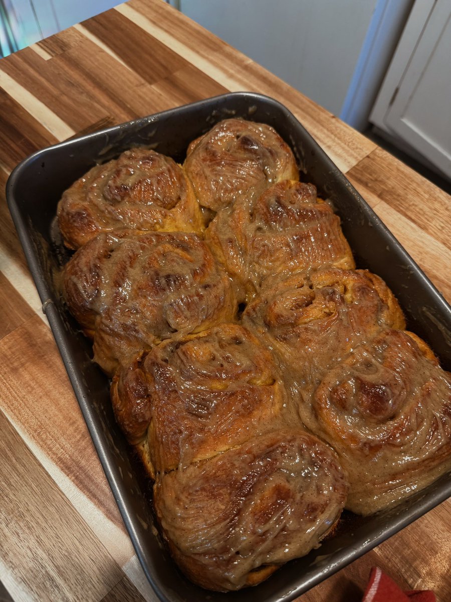 Ella6bella's tweet photo. Made maple/pumpkin cinnamon rolls today. 
They don’t look the best but oh well 🥲 https://t.co/aGPZN36iqS