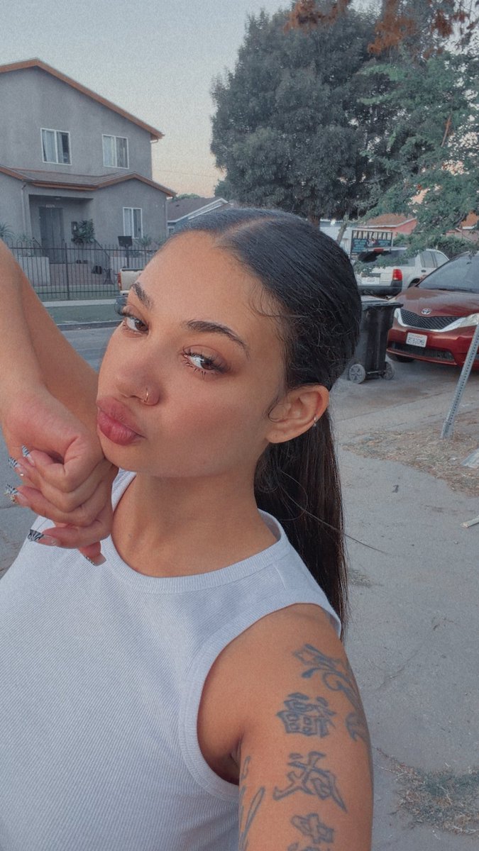 kelseeynicoleee's tweet photo. happy saturday yal https://t.co/jZJ8h3gjEk