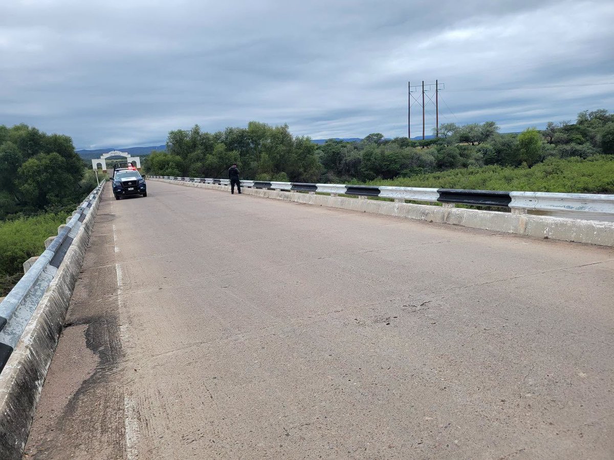sspdgo's tweet photo. Con motivo de las intensas lluvias, Secretaría de Seguridad Pública ha activado el operativo de Reacción a Contingencias Naturales, en San Bernardo, Dgo., personal de policía municipal a través del #MandoCoordinado, realiza recorridos de prevención https://t.co/YRxA2EARby
