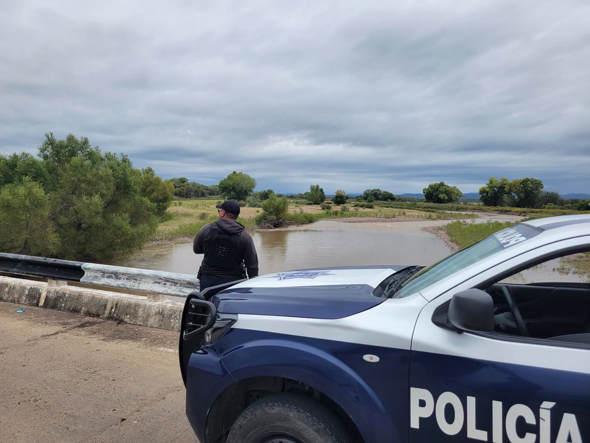 sspdgo's tweet photo. Con motivo de las intensas lluvias, Secretaría de Seguridad Pública ha activado el operativo de Reacción a Contingencias Naturales, en San Bernardo, Dgo., personal de policía municipal a través del #MandoCoordinado, realiza recorridos de prevención https://t.co/YRxA2EARby