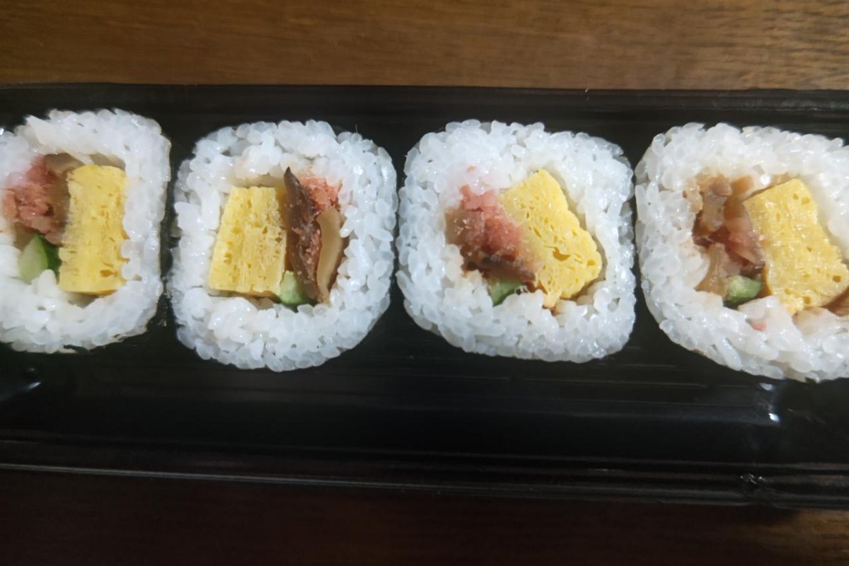 mitarodanijoni's tweet photo. １０月４日の朝の体重81.0kg
前日の食べ物　せんべい、太巻き、まぐろのたたき https://t.co/QvuyT9XLBa