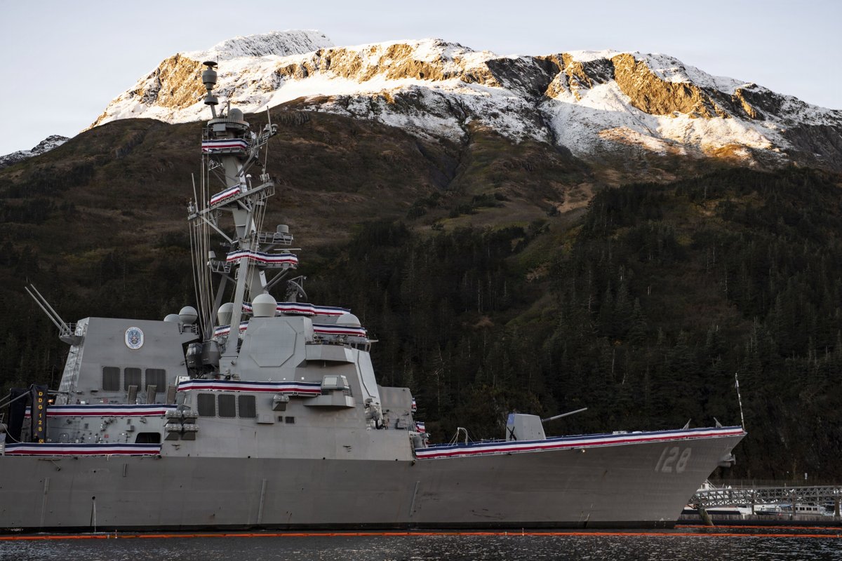 USFleetForces's tweet photo. 📍Whittier, Alaska

"Man our ship and bring her to life!" ⚓️🇺🇸

Congratulations to the crew of the newly commissioned USS Ted Stevens (DDG 128)!   

#USNavy #USSTedStevens #DDG128 #LeadWithCourage

📸: Mass Communication Specialist 1st Class Chelsea Daily https://t.co/irJnl7ysRF