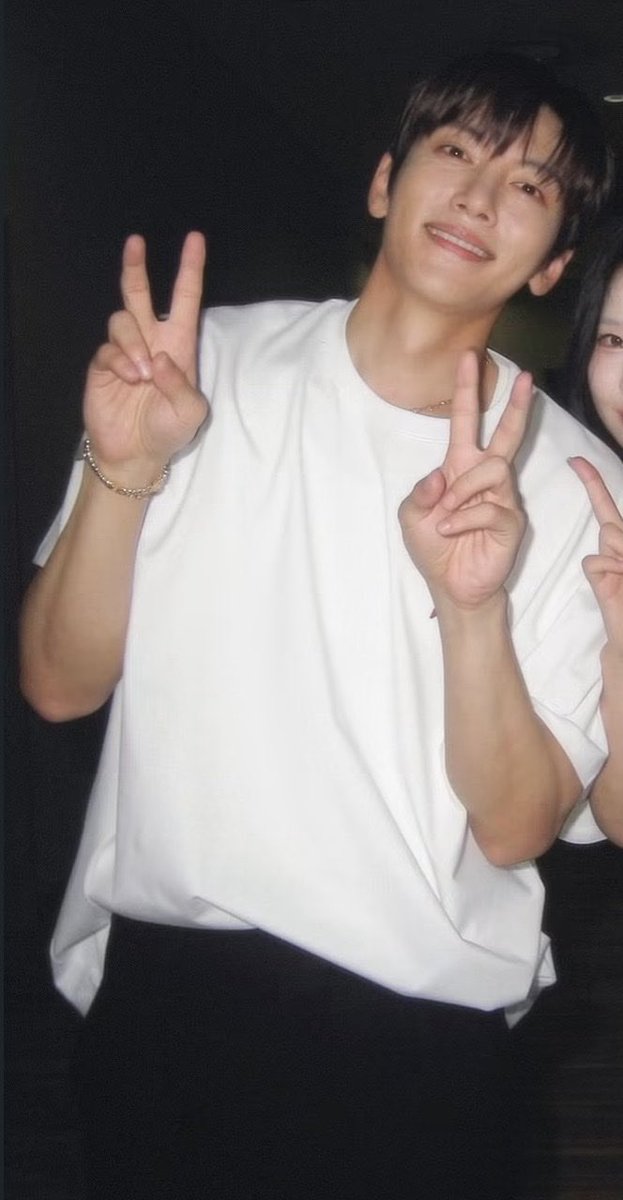 dearzzangwook's tweet photo. 너므너무 잘생겼어요 ㅜㅜ◜◡◝♡ https://t.co/y2oIfzGYrL