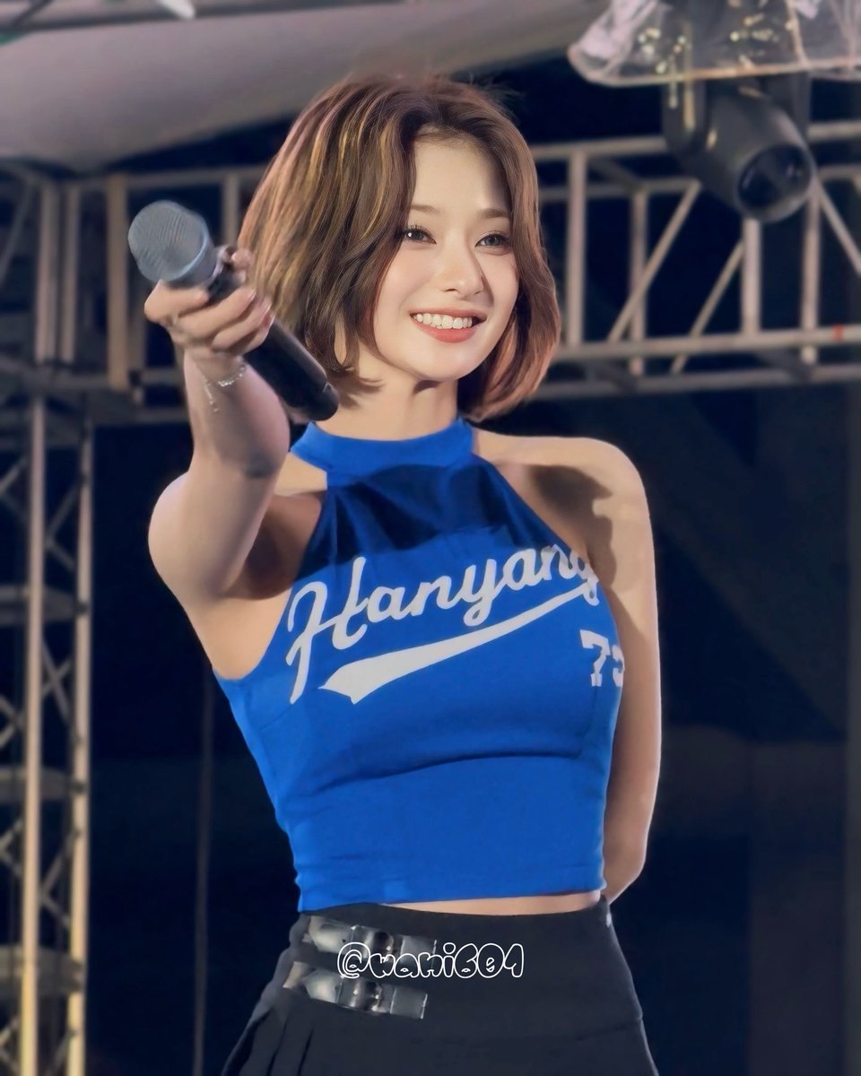 wani601's tweet photo. 261001 🐱🩵

#이나경 #LEENAGYUNG
#프로미스나인 #fromis_9 https://t.co/Pu5ZEssb6K