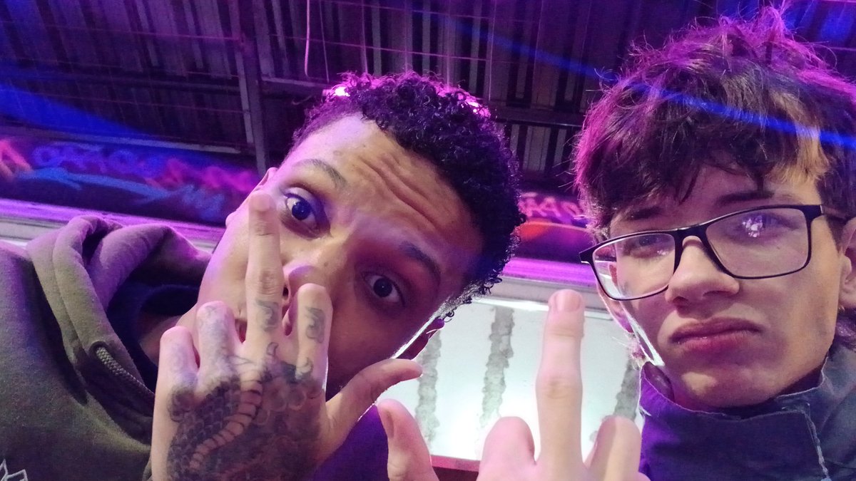 katsumene's tweet photo. com o mano vector no copão https://t.co/y6AFinoP0w