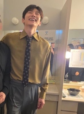 dearzzangwook's tweet photo. 운동화 웃음 넘 귀욥고 웃기고 같이 웃게됨 
평생 이렇게 웃어줘라 ㅎ—ㅎ https://t.co/04q3wlJr8Y