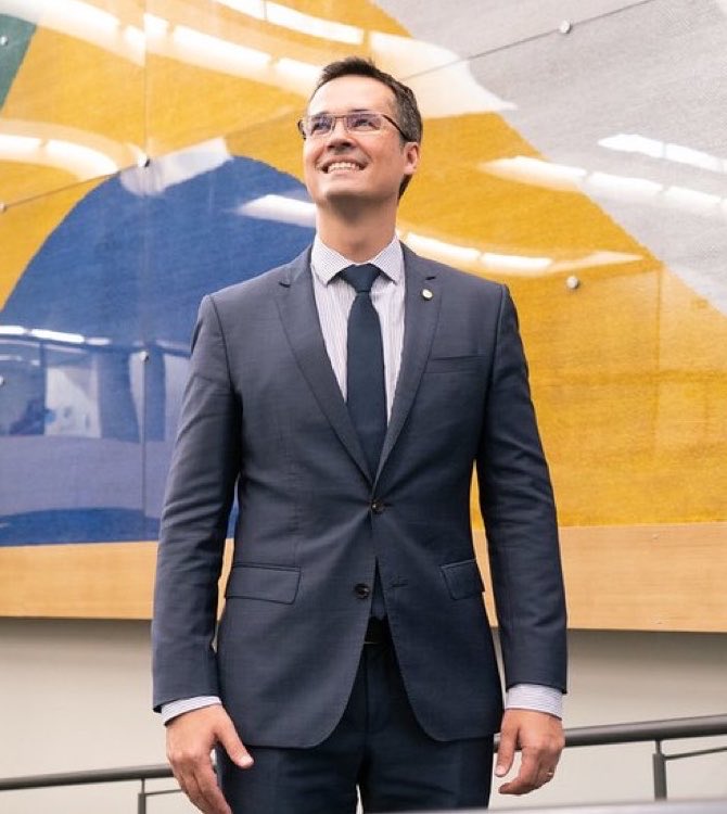 NewsLiberdade's tweet photo. 🚨URGENTE - Ministro Floriano de Azevedo, do TSE, derruba candidatura de Deltan Dallagnol (NOVO) ao Senado pelo Paraná e determina que votos dados a ele sejam anulados https://t.co/Mnn60uRAZL
