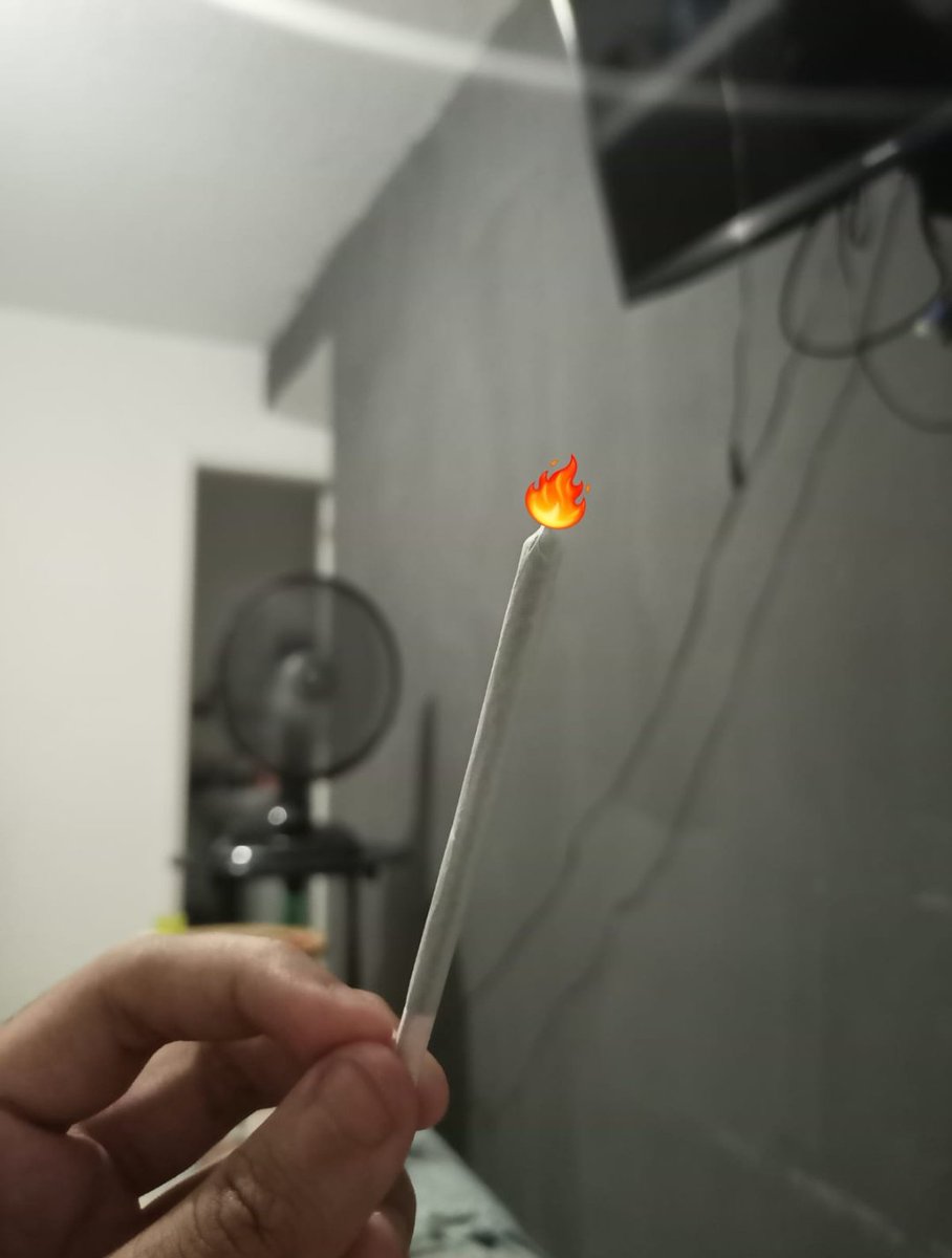 manoganja420's tweet photo. É aqui nesse site que gostam de fininho? Notas? https://t.co/J5pXSgYpQG