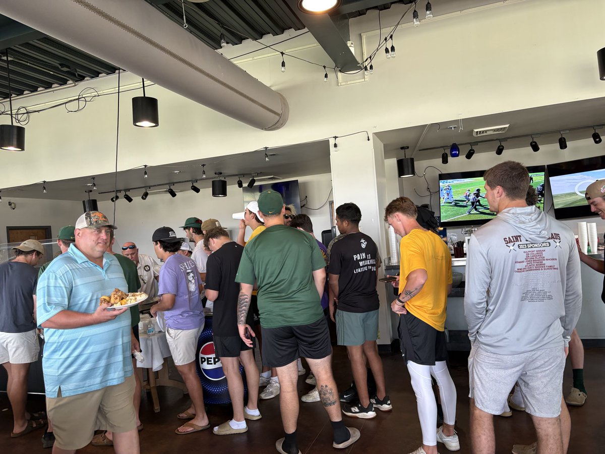RobeyPatrick's tweet photo. Family meal from Mama Hamil’s following today’s squad game. https://t.co/PNiogJSowo