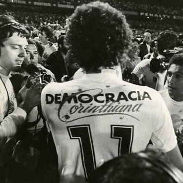 NJanfren's tweet photo. Eu sou Corinthians e sou de esquerda, mas eu não sou de esquerda apenas por ser Corinthians.

Eu sou de esquerda porque sou a favor da liberdade e da democracia.

Eu sou de esquerda porque eu acredito que todos tem o direito à saúde, a educação e a ciência.

Eu sou de esquerda porque eu sou contra a desigualdade social e o preconceito.

Eu sou de esquerda porque sou a favor dos direitos trabalhistas.

Eu sou de esquerda porque sou brasileiro, sou patriota, e acredito que nosso país precisa ter sua soberania mantida.

Amanhã é sou 13. Eu voto em Lula. Sem medo dos canalhas! Pra cima, de cabeça erguida!