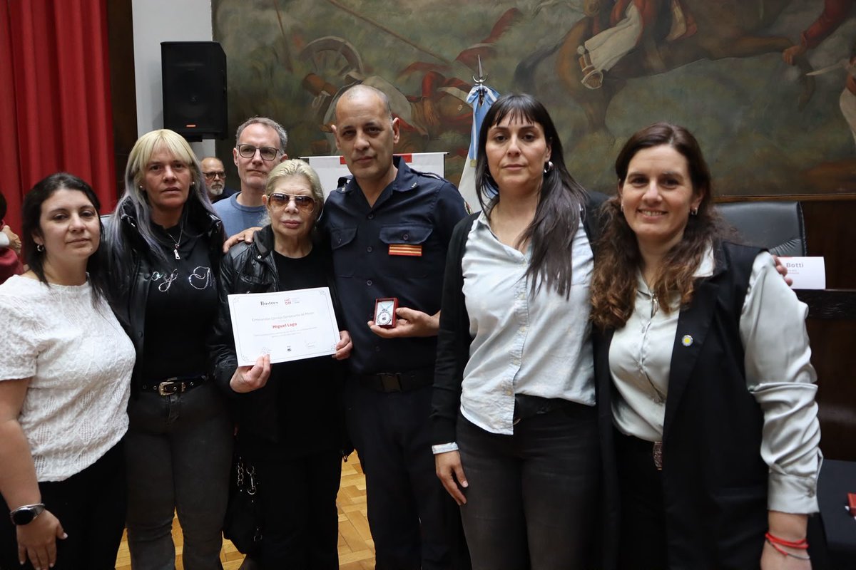 hcd_moron's tweet photo. 🏛️ Reconocimos a Ciudadanas y Ciudadanos Ilustres de Morón

Desde el Honorable Concejo Deliberante distinguimos a vecinas y vecinos que, a través de su trayectoria, vocación y compromiso, realizaron importantes aportes a nuestra comunidad. https://t.co/SBNPnkIu0m
