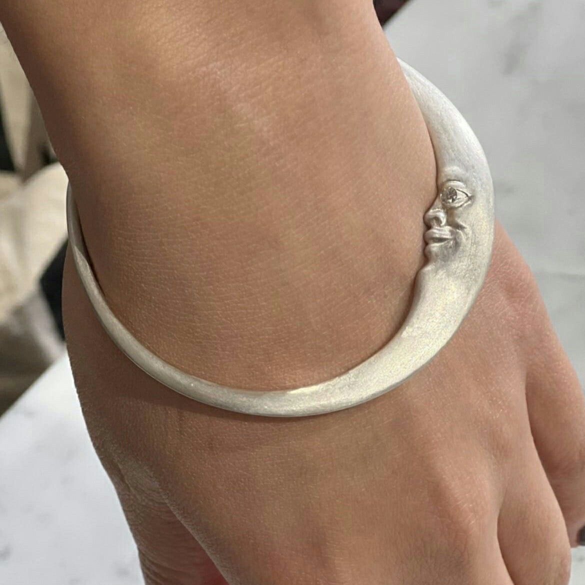300moods's tweet photo. crescent moon bracelet 🌙 https://t.co/0QtQJHLbXH