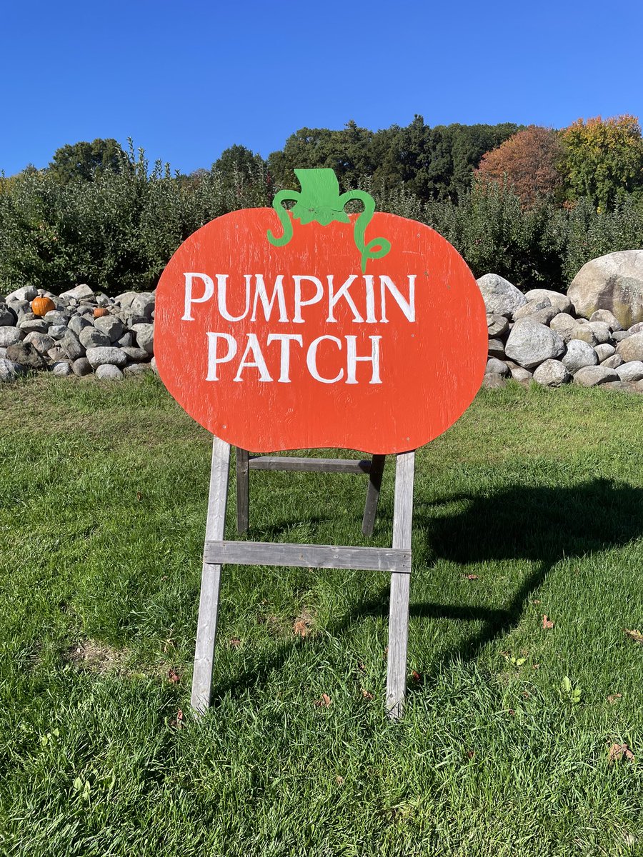 begonias713's tweet photo. Apple picking and pumpkin picking! #fall #autumn #applepicking #pumpkinpatch https://t.co/qMuXRwX3MC
