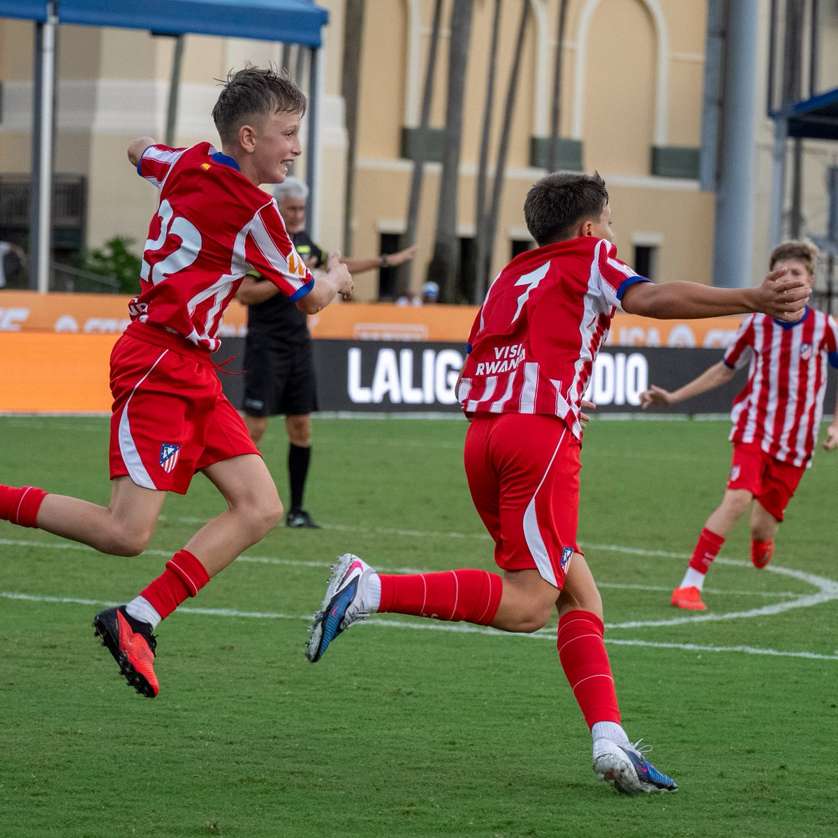 AtletiAcademia's tweet photo. ¡Este domingo buscaremos el pase a la gran final de LaLiga FC Futures Internacional 🆚 Real Betis!🙌

¡Adelante, Infantil B! ❤️🤍 https://t.co/SL8Pn76bJq