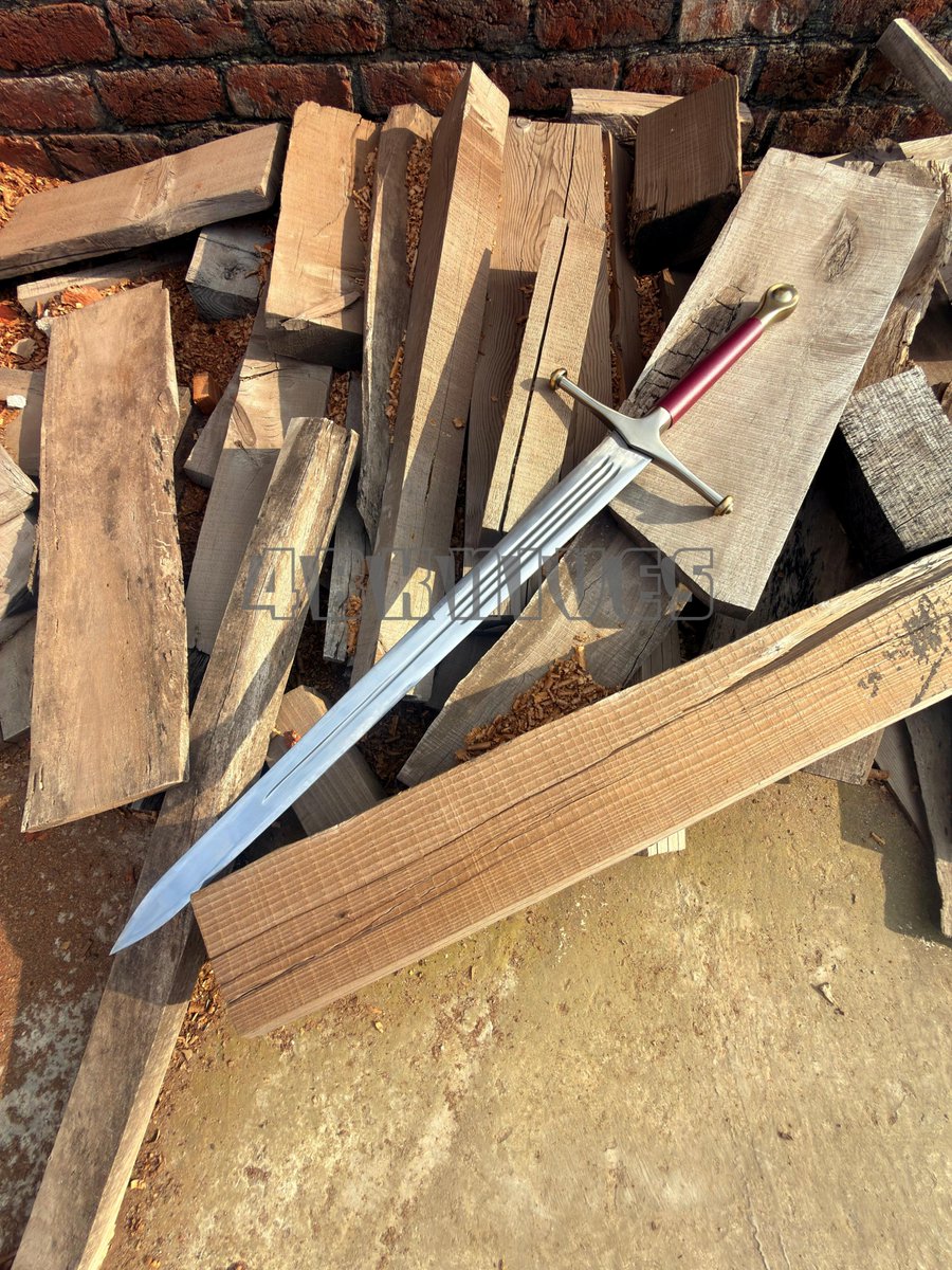 fakira99282's tweet photo. Handcrafted replica of Ice, the legendary ancestral Valyrian steel greatsword of House Stark. Built with unmatched power, precision, and pure craftsmanship.

https://t.co/mnzVfBE91D
Link

#GameOfThrones #HouseStark #WinterIsComing #IceSword #CustomSword #HandmadeBlade https://t.co/iTgEj0bKsG