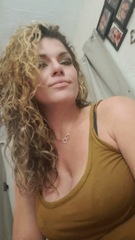 JoyandTawny's tweet photo. Trying To See Something 👀 https://t.co/auVUj1tIZN