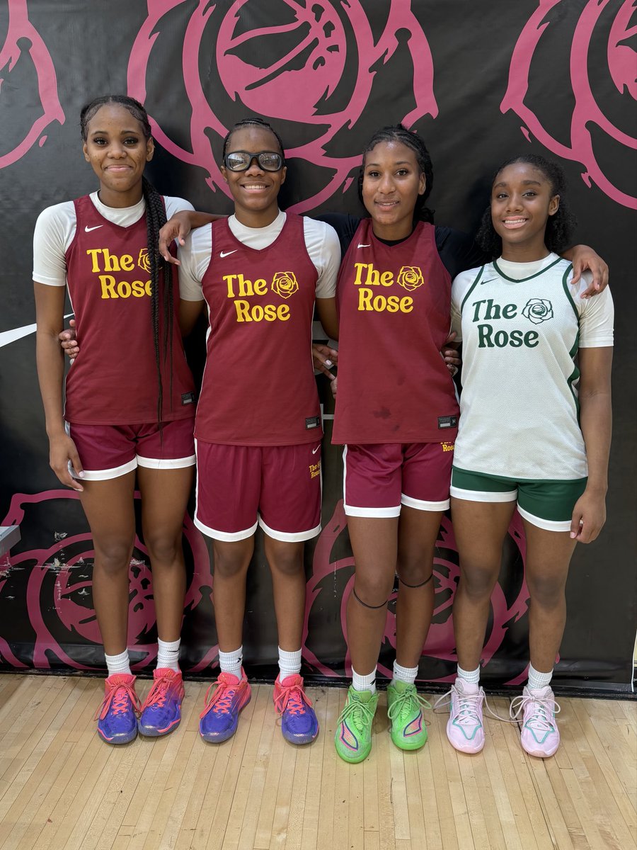 SydneyAyala12's tweet photo. @RoseClassic 
@Le_yanaa 
Mariah Dorville 
@TiarahRiley13 https://t.co/IWC0EbXNEg