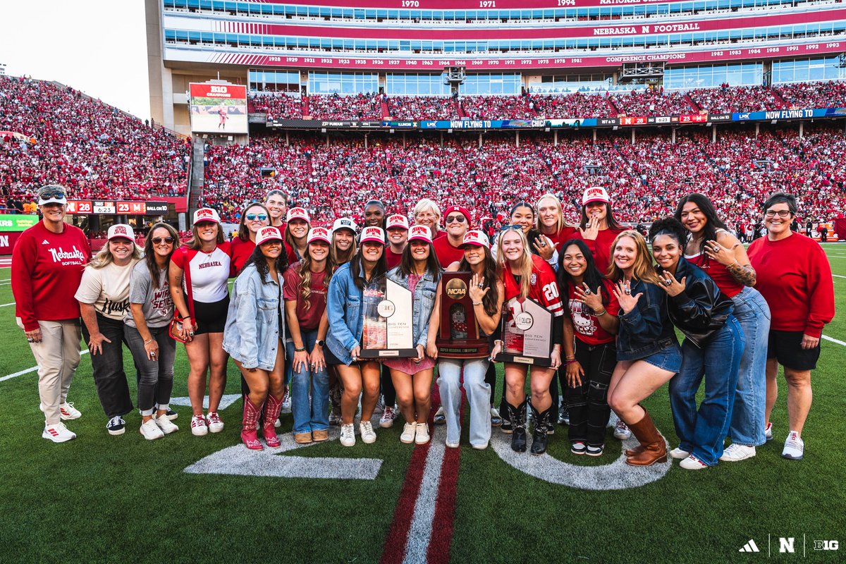 HuskerSoftball's tweet photo. B1G Champs in the house. 🏆🏟️ https://t.co/LZu3f1ZIma