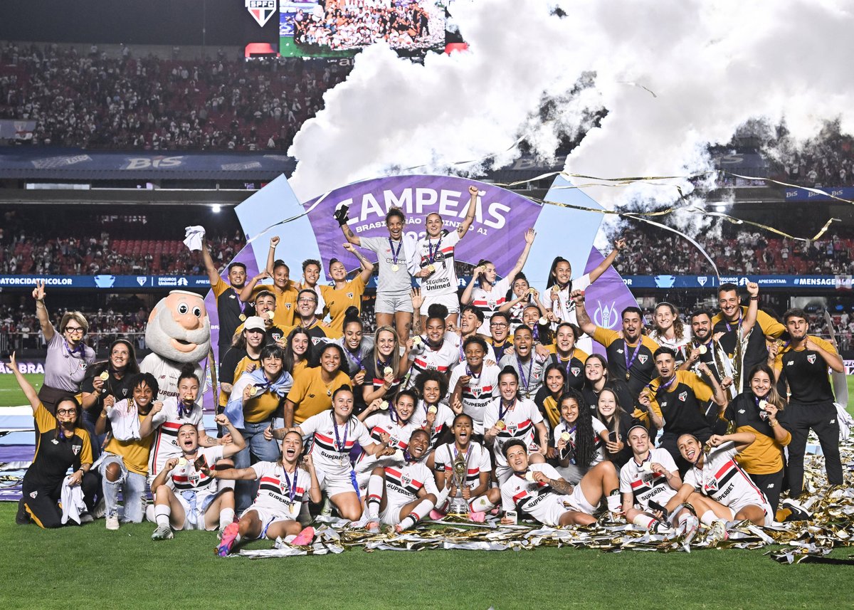fifaworldcup_pt's tweet photo. Soberanas e CAMPEÃS! 🏆

#FIFAWCC https://t.co/YDZDddAAeK