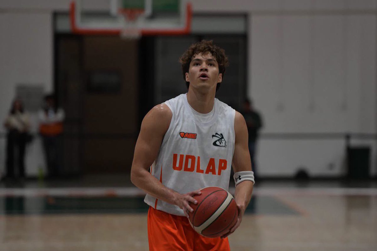 aztecasudlap's tweet photo. 🏀 ¡A la duela, Aztecas!
Sigue en vivo el duelo de baloncesto varonil Aztecas UDLAP vs UANE.
📲 https://t.co/NSXyv2mcs3 https://t.co/OkyscARvjO