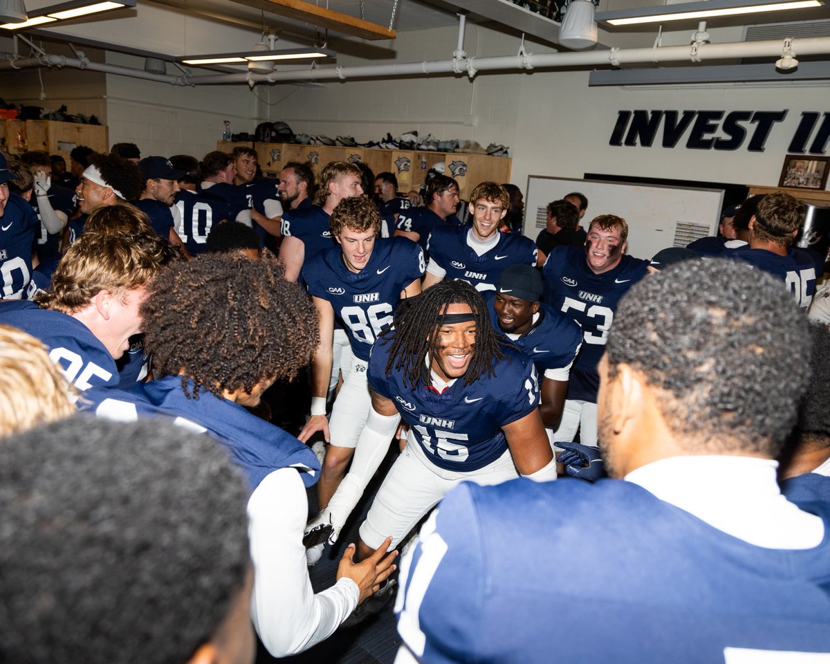 UNH_Football's tweet photo. That’s how we do it.

#FastPhysicalRelentless https://t.co/F2Q7Fa7vyR