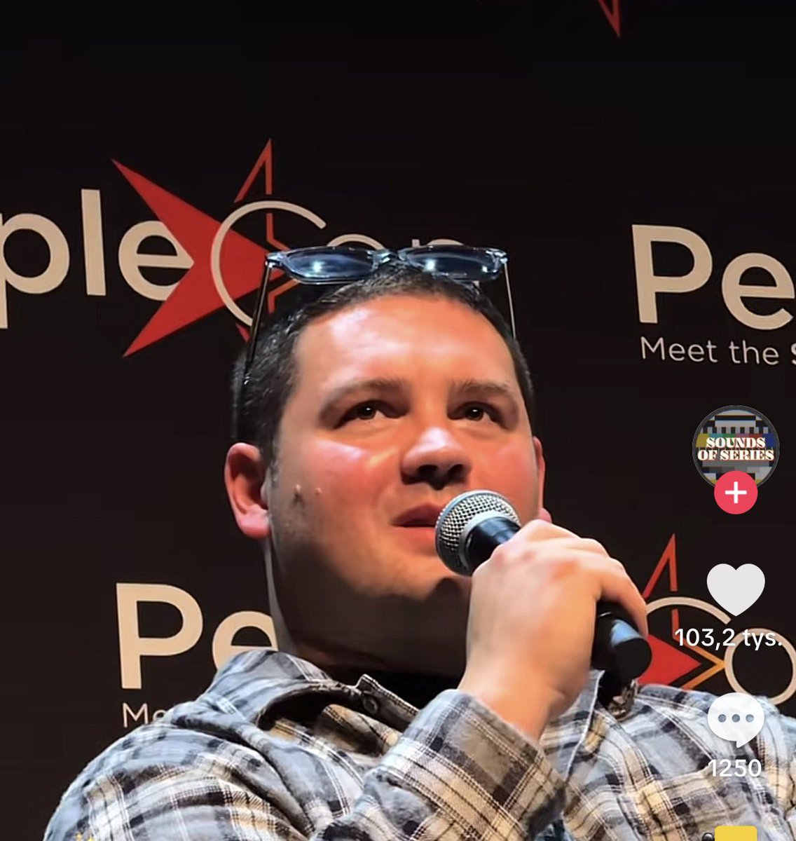 unaagix's tweet photo. w ogóle jest obrzydliwa drama w zagranicznym fandomie tvd, bo na konwencie pojawił się akurat grający jeremy’ego i ludzie się zesrali, że nie wygląda już tak samo, a gościu wpadł w wielką depresję po śmierci ojca https://t.co/zyV5Inmuo1
