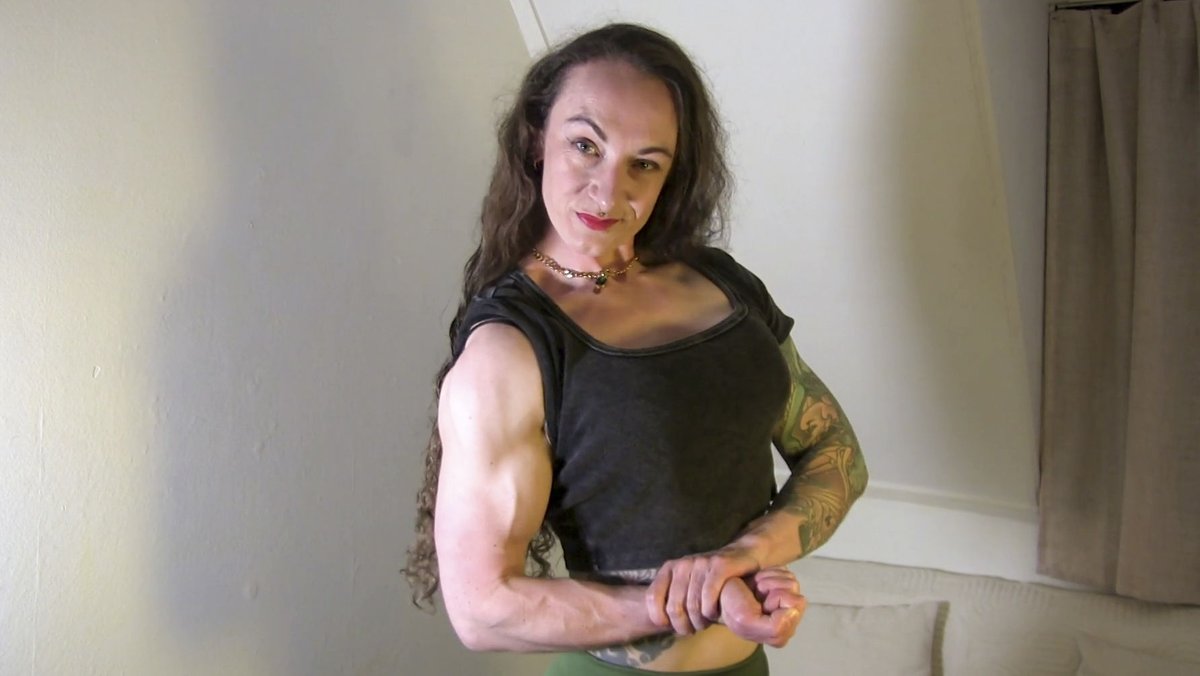 Muscle Babe Claudia Spotlight #twstalkeri4