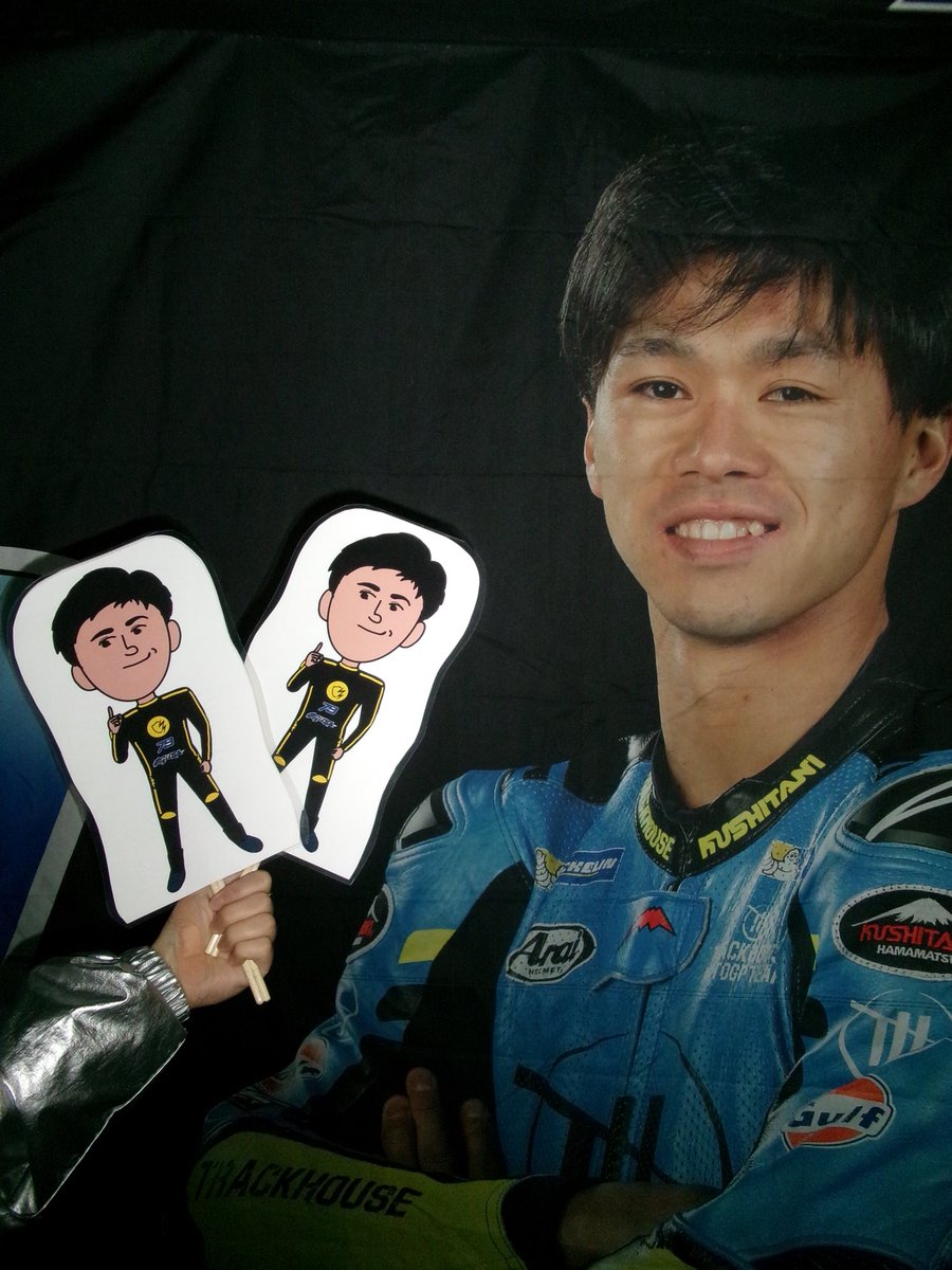 ciia_aru's tweet photo. 大好きなMotoGP。
今年も来れてすっごく嬉しい楽しい。
久しぶりに朝日拝んだ。

実はね昨日、小椋藍選手見に行ったらスタッフさんに見つけてもらって🤞
私の母が描いた藍くん見て
マミーめっちゃ喜んでてうれしい。 https://t.co/TmLjXBDQRk