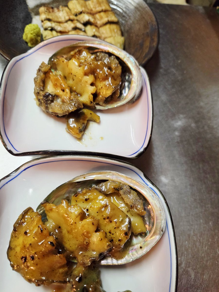 KY436580366647's tweet photo. 鮑のパター焼。磯の香りは
優しく、深い旨味は記憶の
奥をくすぐる🍂✨
#情景を織り込んだ恵み
#平塚市天よし❗ https://t.co/w36mWQ53m7