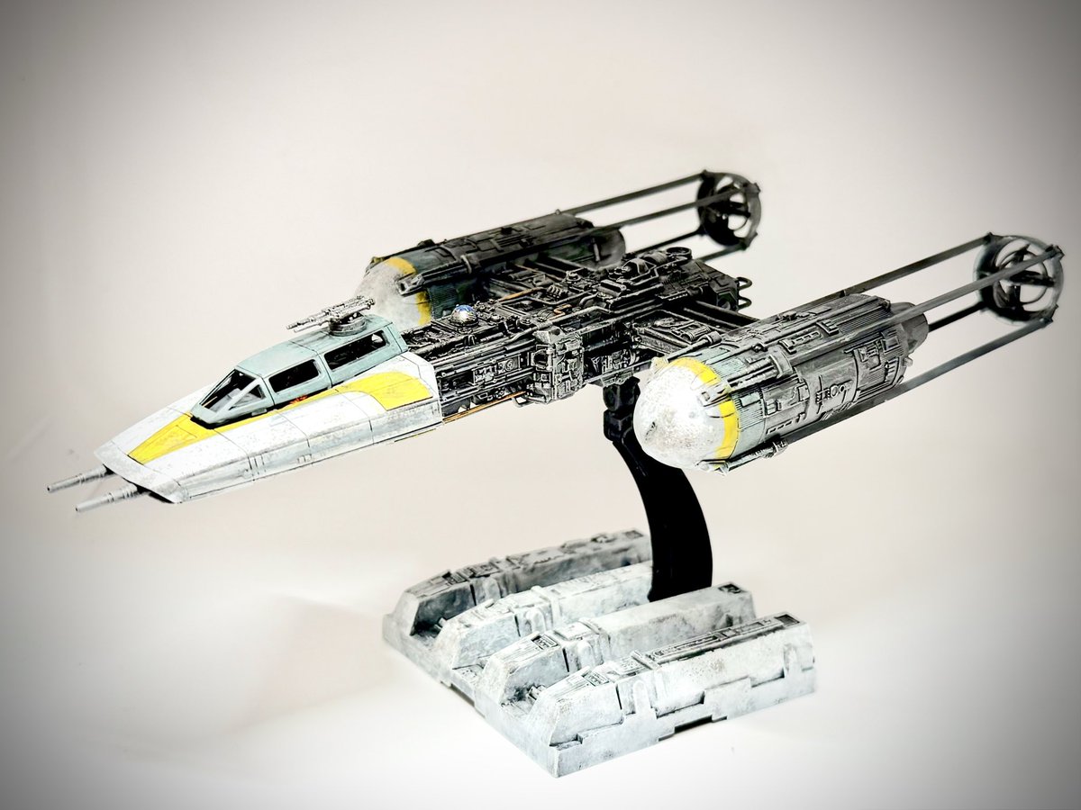 lowmolld8's tweet photo. バンダイ　Y-WING STARFIHGTER完成。
久しぶりにスターウォーズの何かしらが作りたくなり…店頭に在庫があったコチラを。
メカサフから水性筆塗りで仕上げました。
↓に続きますのでご覧いただけたら嬉しいです。
#ガンプラジオ https://t.co/GqLDUK4ZwK