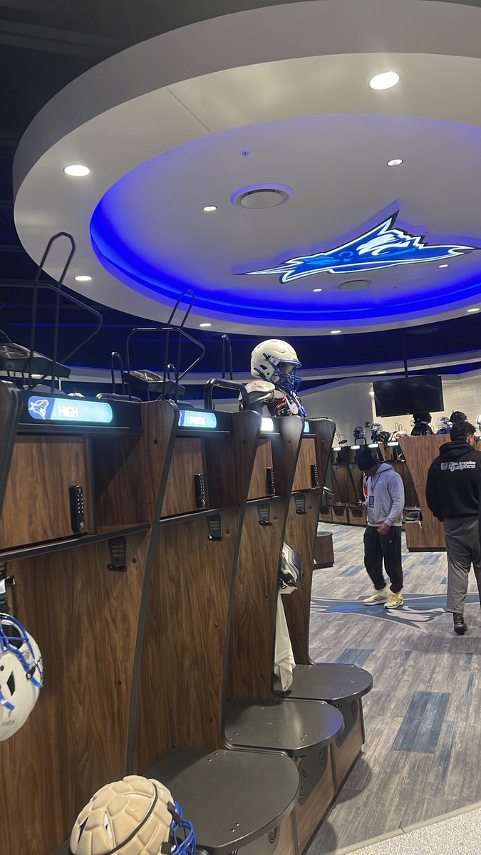 israelnelson_9's tweet photo. I had a great time at @GoReivers for a game day visit. Thank you @SamRobertson_11 for having me out! https://t.co/JO0aQWOy8c