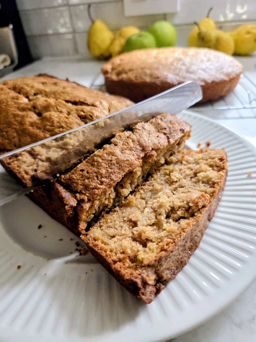 donnasfood's tweet photo. Pear and Green Tomato Cake🍐
This recipe makes two tender, warmly spiced cakes or loafs with crispy edges perfect for #dessert, #breakfast or snacking.
Recipe here ⬇️
https://t.co/unZ3FSP7XI #recipeoftheday #Saturday #bake https://t.co/H92SEMlw3y