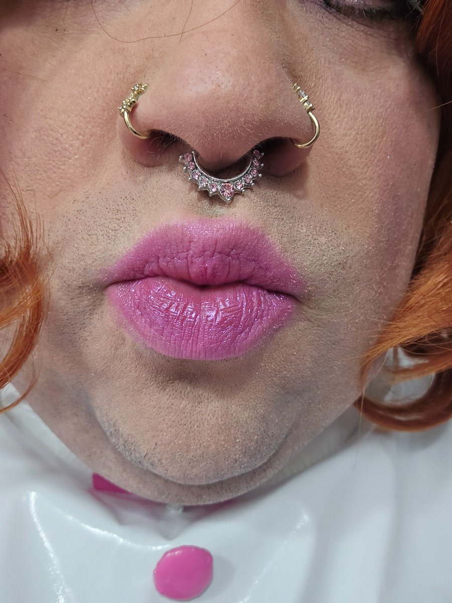 SissyMichelle24's tweet photo. Hey all how does the new sissy on the block look? Figured I should post some pictures of my true self. Let me know what you think. 💋 #sissy https://t.co/ZYPLMoLPbR
