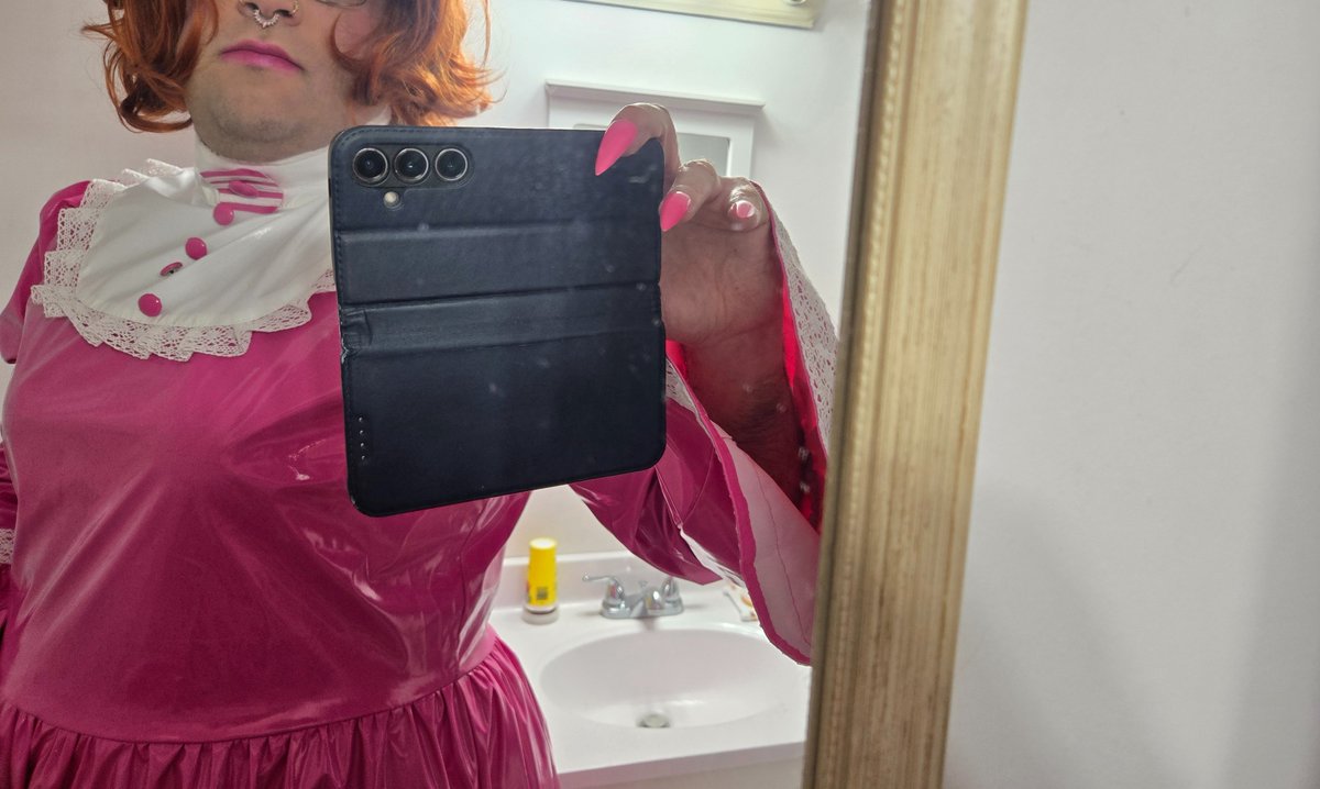 SissyMichelle24's tweet photo. Hey all how does the new sissy on the block look? Figured I should post some pictures of my true self. Let me know what you think. 💋 #sissy https://t.co/ZYPLMoLPbR