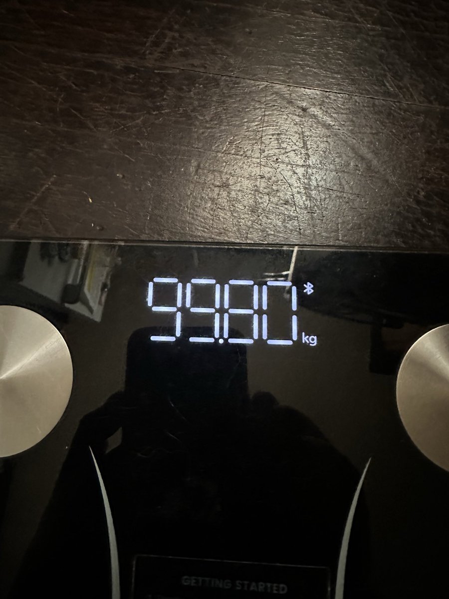 otonamigaki's tweet photo. スタート114.6キロ
今日99.8キロ
ついに100キロきった！！！
さよなら３桁台
20代の頃は「体重100キロ超えてるんですよー」ってよく話のネタになってくれたね。
長いことお世話になりました。
もう戻ってこないように頑張ろう💪 https://t.co/aU1fZVgjSd