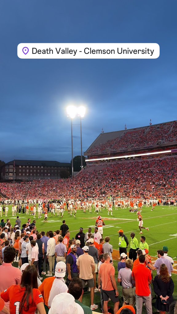 Clemson vs Miami 
 [📷](https://pbs.twimg.com/media/HTvg6TNWYAAOGLz.jpg) https://pbs.twimg.com/media/HTvg6TNWYAAOGLz.jpg https://pbs.twimg.com/media/HTvg6TNWYAA