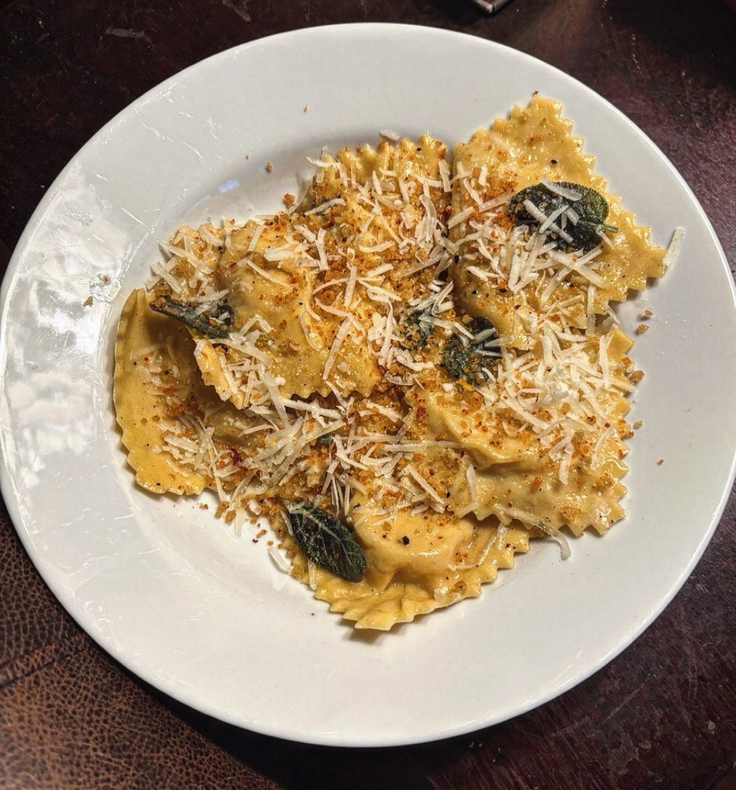 MinorMike's tweet photo. Roasted pumpkin ravioli with a brown butter sage sauce with a garlic , pecorino breadcrumb! https://t.co/x42BACsnK0