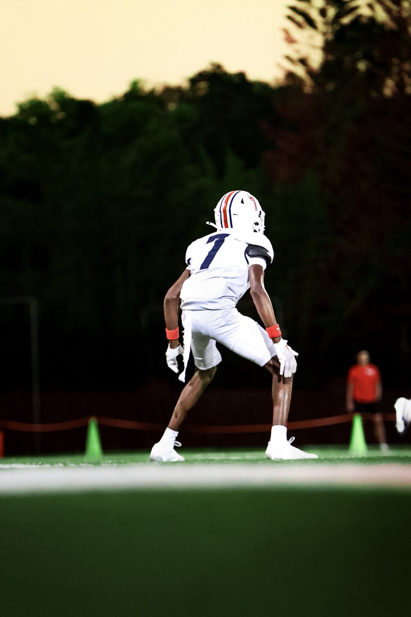 strictlyball3's tweet photo. https://t.co/uiVGYpTinc
Coaches check out my mid season film #playmaker @CoachJ_Hamilton https://t.co/1oDNQiuqUu