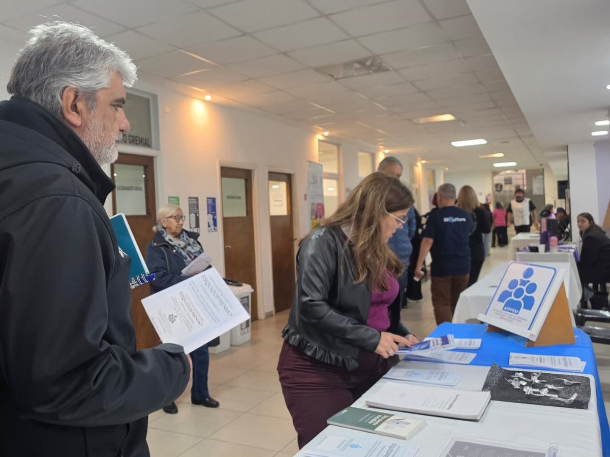 waltercorreaok's tweet photo. Participamos del primer Encuentro de Salud Mental, organizado por la Mutual de Empleados de Comercio (AMEC), junto a la subsecretaria de Empleo de @TrabajoPBA @claudialazzaro_. Con diferentes presentaciones, talleres temáticos y stands informativos, se abordaron distintos aspectos de la salud mental en el marco del trabajo y de la vida cotidiana. Nos recibió Eduardo Jimenez, Secretario de Cultura de AMEC.

Compartimos la jornada con el secretario general del Sindicato de Empleados de Comercio de Mar del Plata, Guillermo Bianchi y el secretario gremial, Esteban Fraysse.