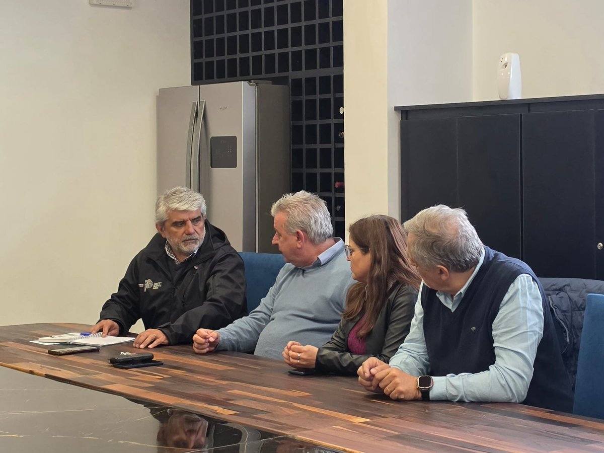 waltercorreaok's tweet photo. Participamos del primer Encuentro de Salud Mental, organizado por la Mutual de Empleados de Comercio (AMEC), junto a la subsecretaria de Empleo de @TrabajoPBA @claudialazzaro_. Con diferentes presentaciones, talleres temáticos y stands informativos, se abordaron distintos aspectos de la salud mental en el marco del trabajo y de la vida cotidiana. Nos recibió Eduardo Jimenez, Secretario de Cultura de AMEC.

Compartimos la jornada con el secretario general del Sindicato de Empleados de Comercio de Mar del Plata, Guillermo Bianchi y el secretario gremial, Esteban Fraysse.