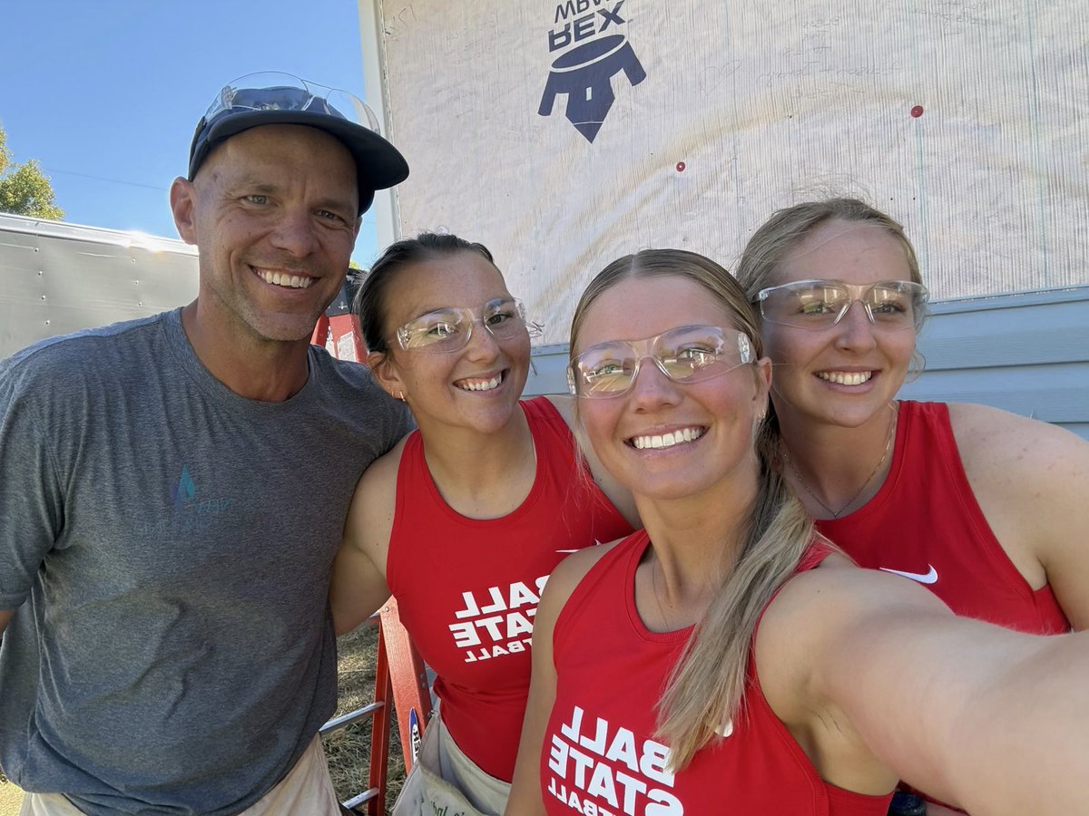 CoachPena_BSU's tweet photo. It was a great day for @BallStateSB ! 

Our players helped out with @HabitatMuncie contributing to a beautiful home for a future family! Volunteering with this wonderful organization is a staple here and we’re honored to be part of it! 

Go Cards! ❤️🖤 https://t.co/6krkiv0tzL