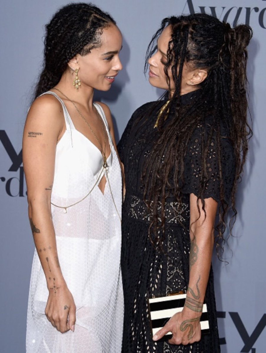 Bigdaddyvinz_'s tweet photo. 58-year-old Lisa Bonet with her 37-year-old daughter, Zoe… Aging like fine wine. You’d think they’re twin sisters 🖤 https://t.co/TrDCJSVLbp
