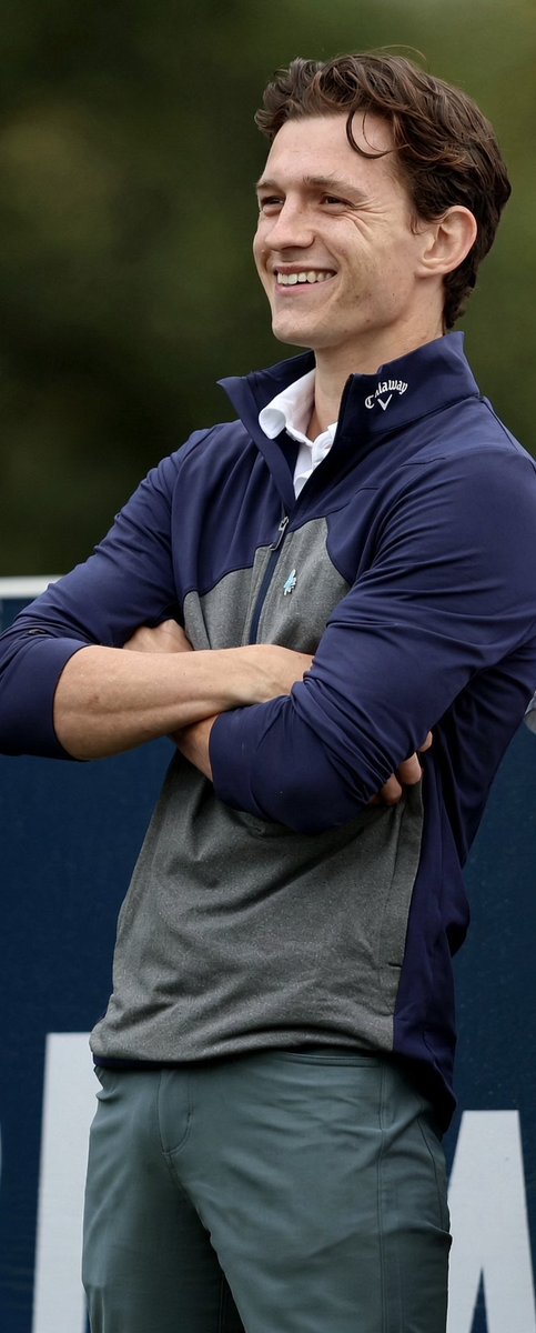 fuckboyjake99's tweet photo. Tom knows damn well what he’s doing.  Those tight, cock-hugging pants didn’t put themselves on.  He’s teasing his gay fan base.  🫦  FUCK!  Ruin my, Daddy!  🍆✊🏽💦👅🤤 / 🍆💦🕳️🫦 https://t.co/72i5xaTAQb