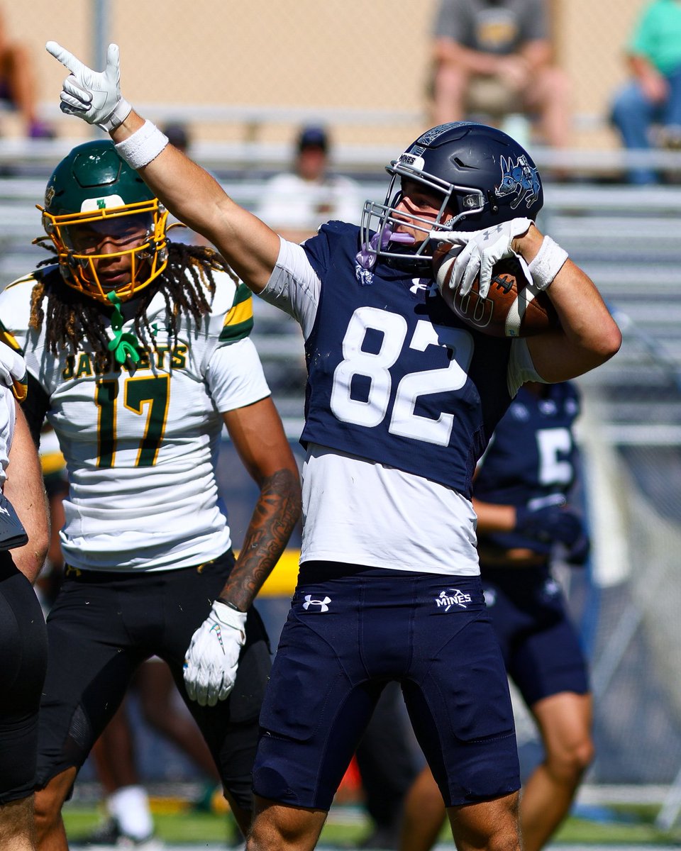 MinesFootball's tweet photo. Don't miss us. 

📸 Brinda Malik / Ben Tomlinson

#HelluvaEngineer⚒ https://t.co/NA6mpWATSc