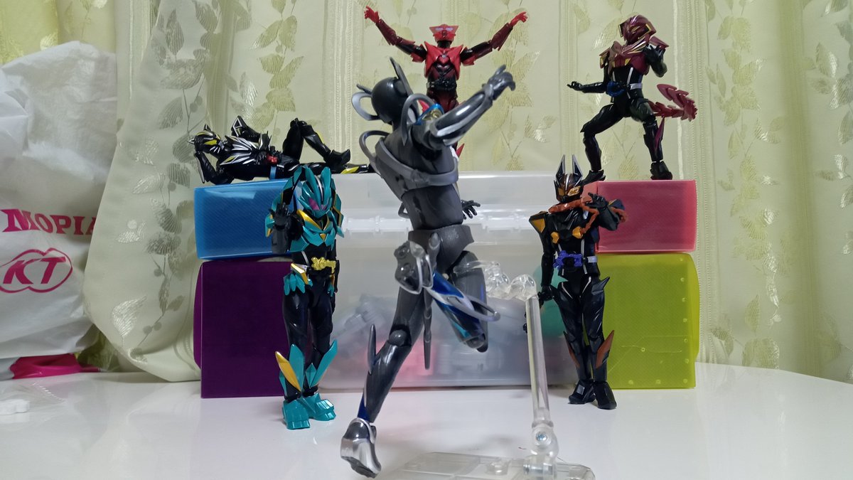 hitokinton's tweet photo. ジャオ、ヴァンケン購入
そしてTAF6体揃ったたらやりたかった事がこれ https://t.co/FT1dIRafZA