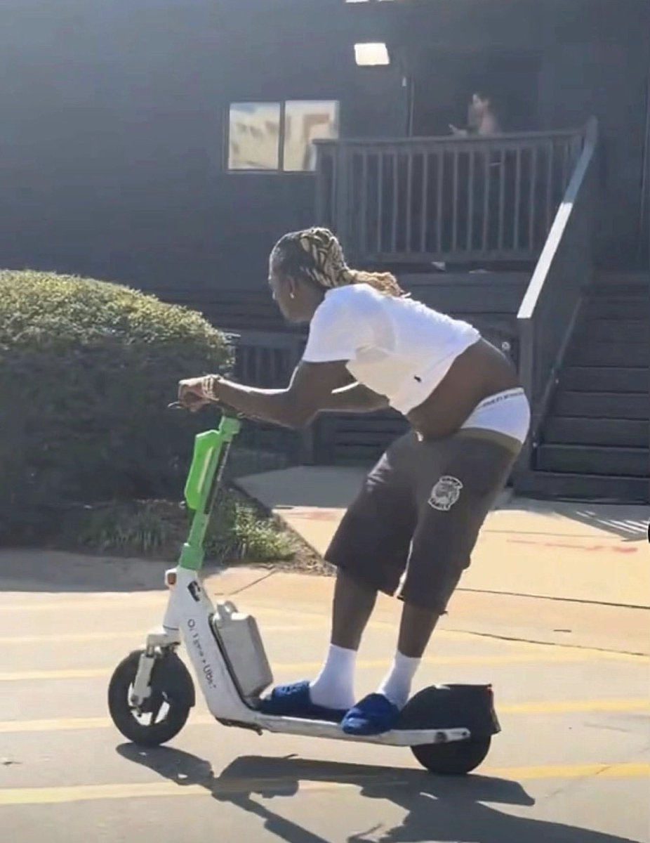 yitched's tweet photo. bra i’m fuckin crine 😂😂😂😂😂😂 https://t.co/4nEihhYRtp