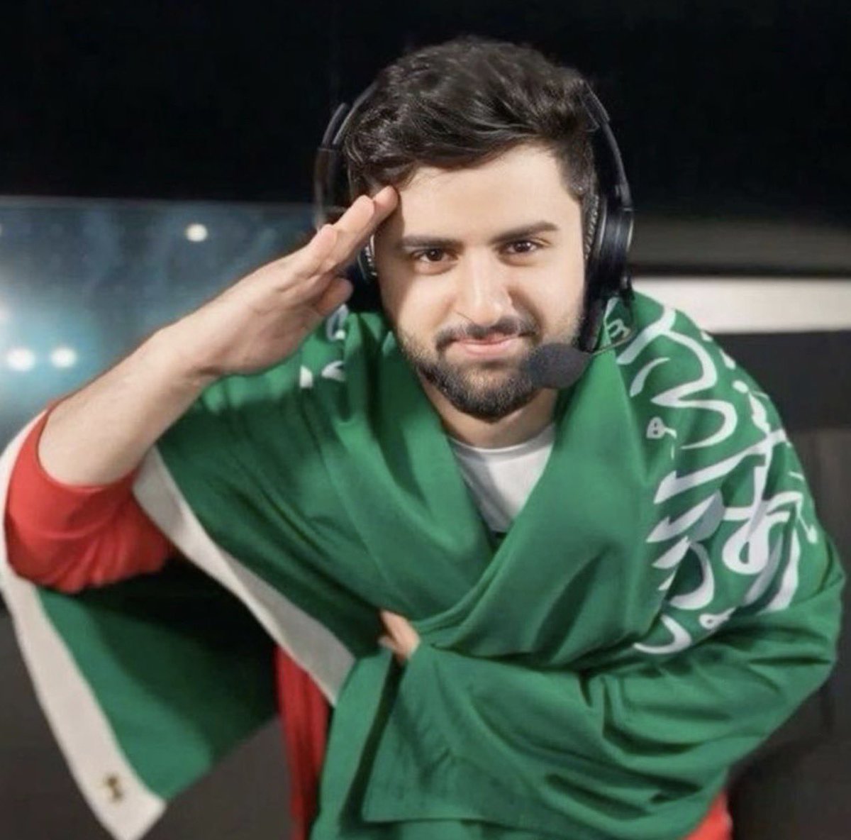 2iSOZY's tweet photo. عرابين الكيك والقوتات 
لاتحاول تزرع فتنه ،كلهم فيهم الخير والبركه 🤍 https://t.co/U2aqztKnvU